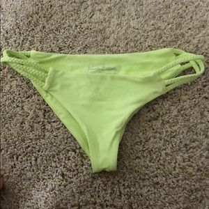 Small Frankie’s bikini !